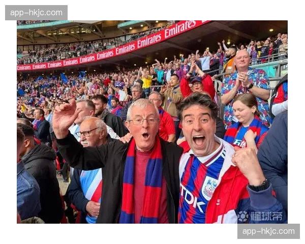 看台一幕：伯恩利确定降级，球迷泪流满面高唱队歌