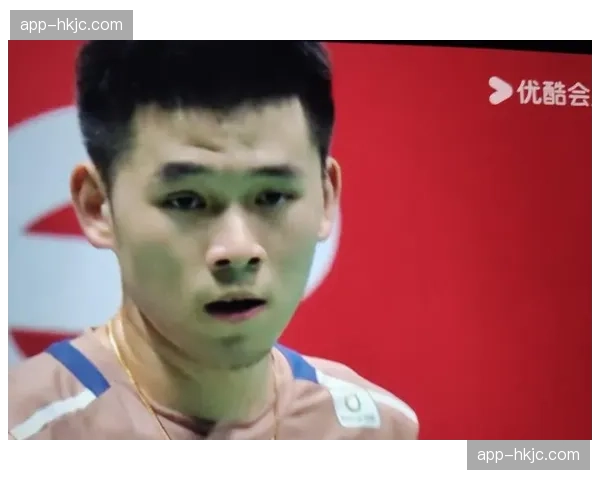 李诗沣2-1险胜昆拉武特,为中国队锁定亚锦赛男单金牌 李诗沣2-1险胜昆拉武特,为中国队锁定亚锦赛男单金牌