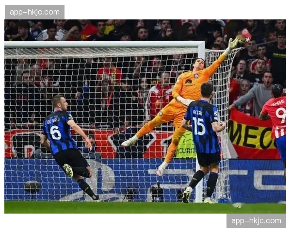 恰尔汗奥卢主罚任意球助攻邓弗里斯头槌破门